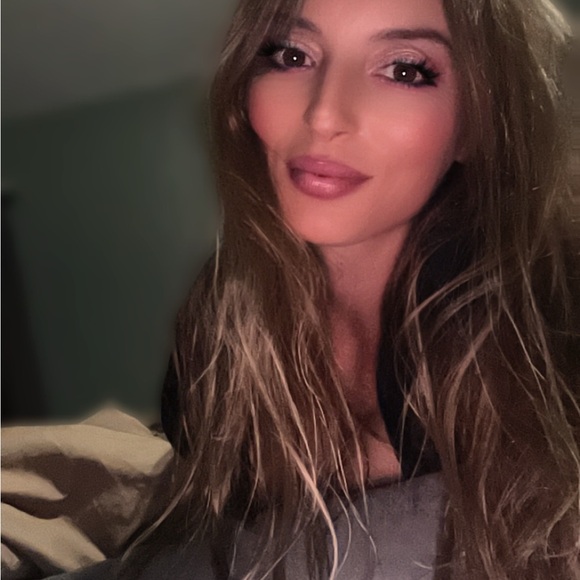 Meet your Posher, Toni - Picture 1 of 4